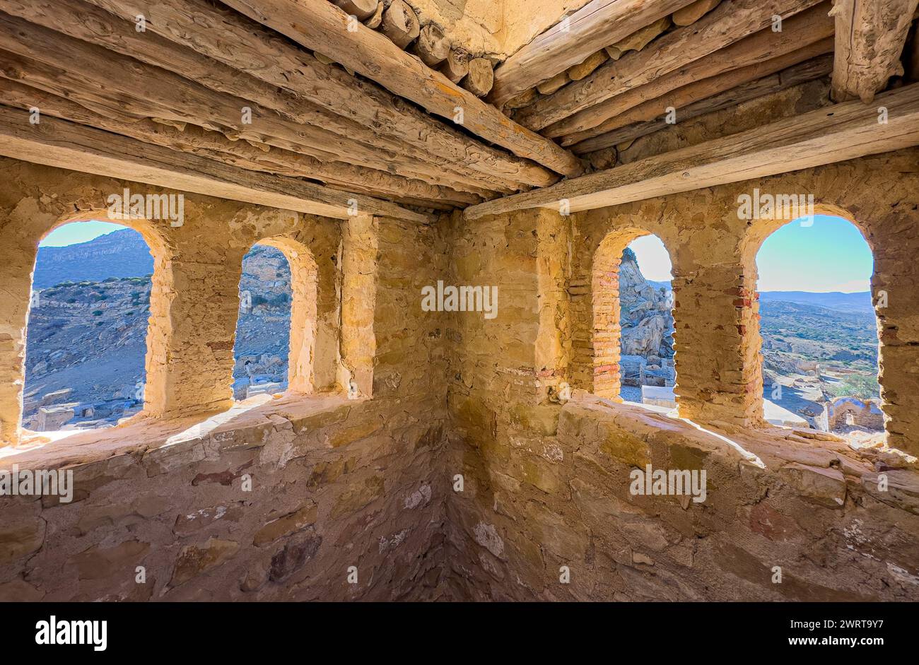 Das Innere des Turms im alten dar al-Baraka, oder House of Segensings, einem befestigten Speicher im verlassenen Berberdorf namens Zrib Stockfoto