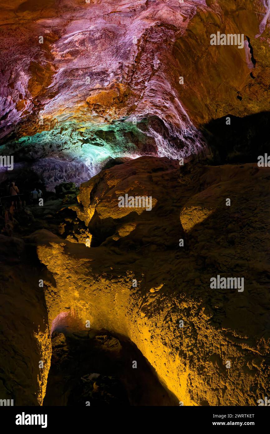 Lavatunnel Cueva de los Verdes mit der Lichtinstallation von Jesus Soto, Costa Teguise, Lanzarote, Kanarischen Inseln, Spanien Stockfoto