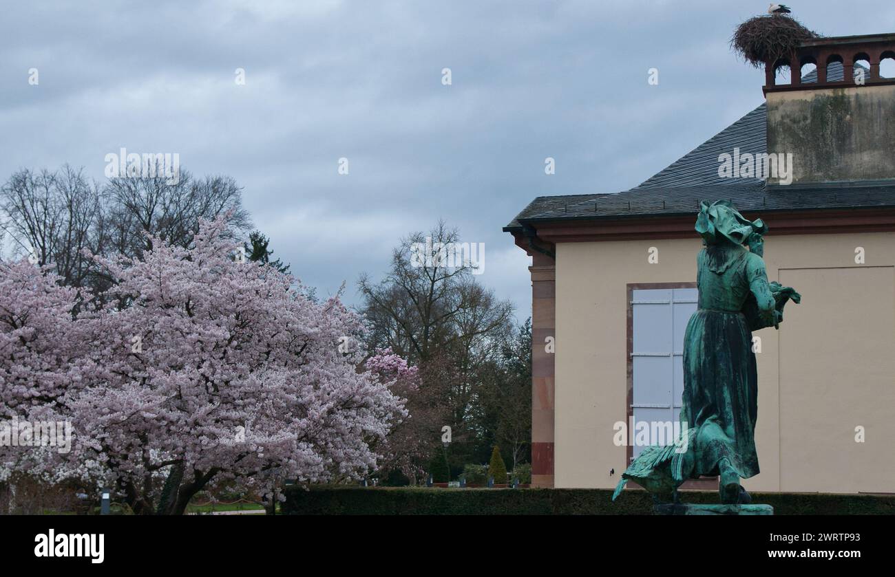 L'alsacienne Statue du parc de l'orangerie à Straßburg Stockfoto