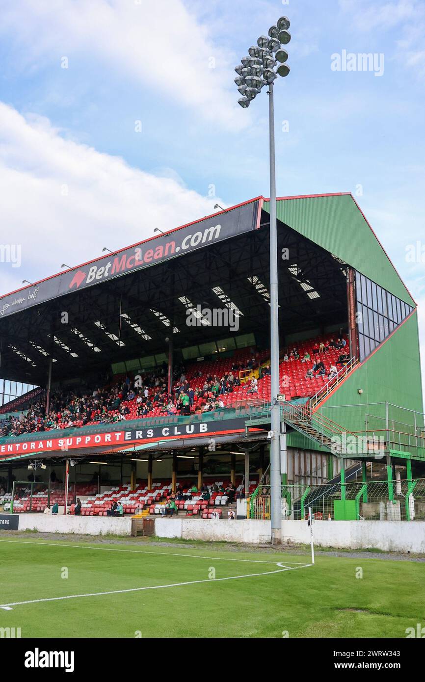 BetMcLean Oval, Belfast, Nordirland, Großbritannien. August 2023. Sports Direct Premiership – Glentoran gegen Larne. Das Oval, Heimstadion des Glentoran Football Club. Stockfoto