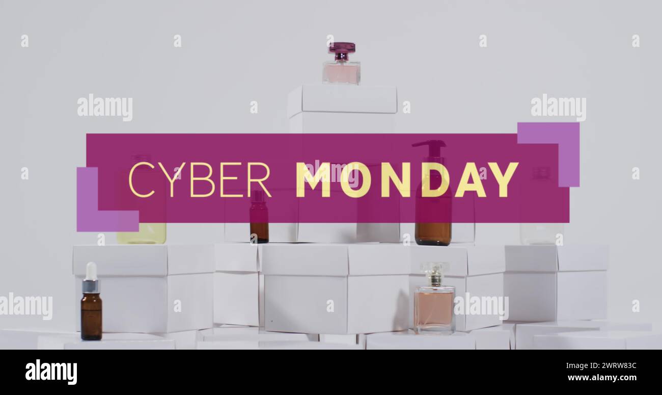 Bild des Textes des Cyber monday über Geschenkboxen und Kosmetikprodukten Stockfoto