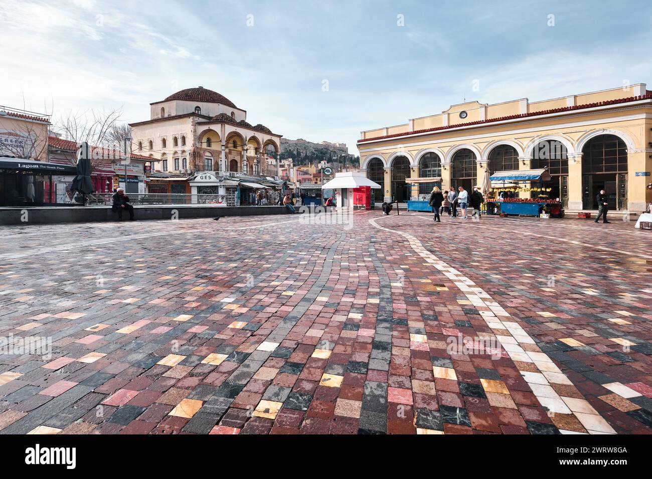 Athen, Griechenland - 03. März 2024: Monastiraki-Platz in Athen an einem frühen Morgen Stockfoto