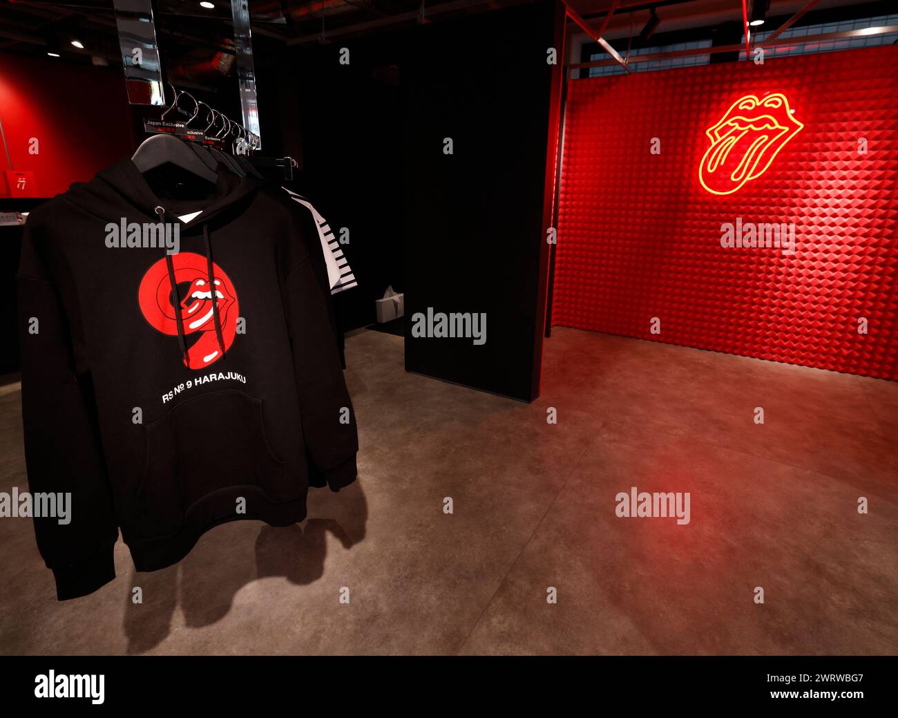 DIE ROLLING STONES OFFIZIELLE BEST.-NR. 9 BEKLEIDUNG IN TOKIO Stockfoto