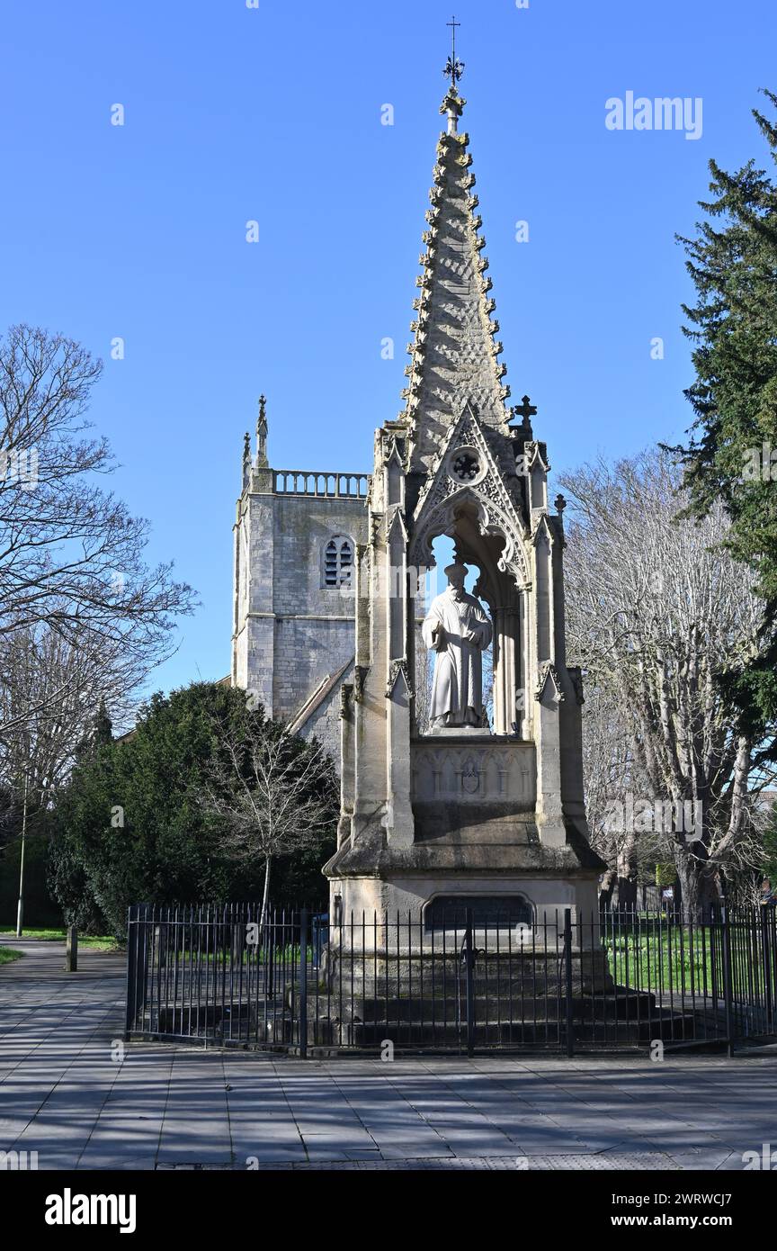 Die Statue von John Hooper, Bischof von Gloucester 1551-1555, steht auf dem St. Mary's Square in der Nähe der Kathedrale in der Stadt Stockfoto