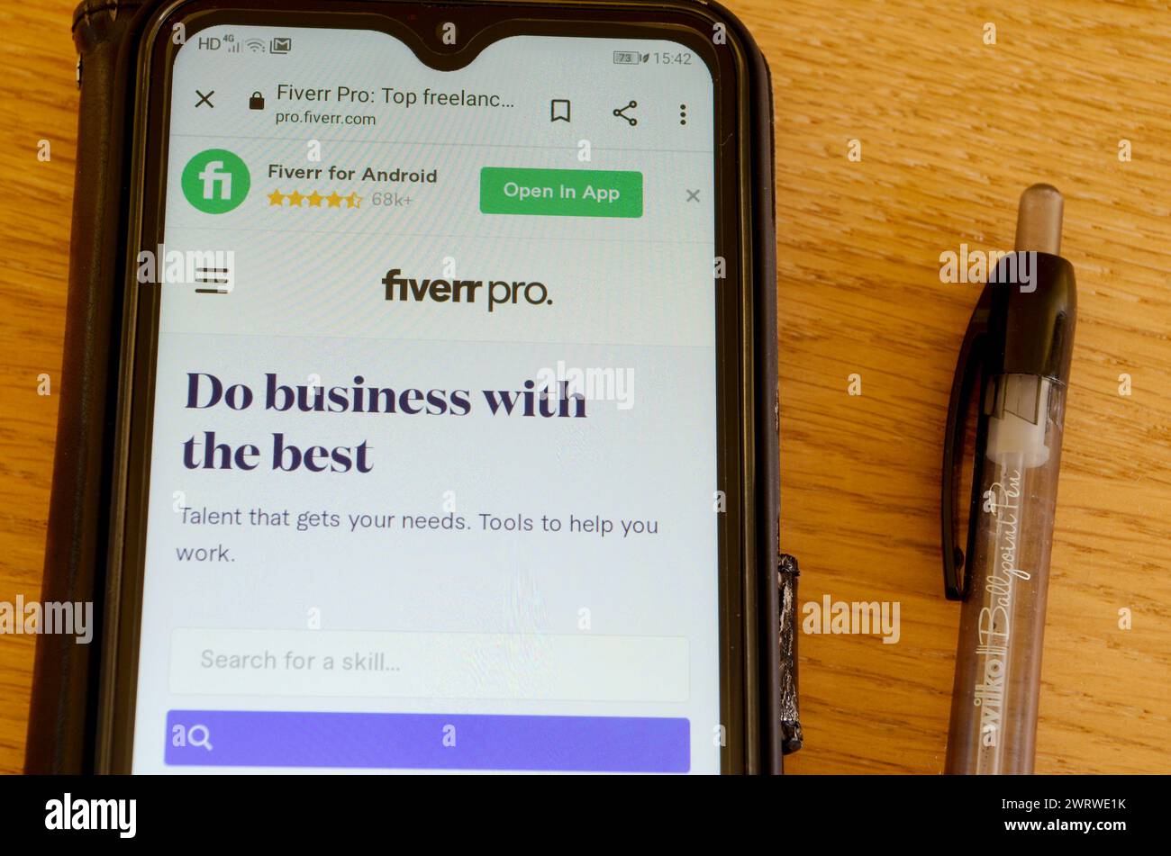 Fiverr Pro Website auf einem Smartphone Stockfoto