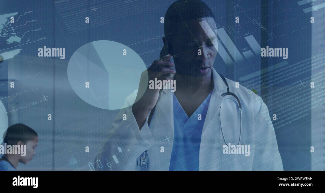 Bild der Infografik-Schnittstelle, wütender afroamerikanischer Arzt, der im Krankenhaus am Handy spricht Stockfoto