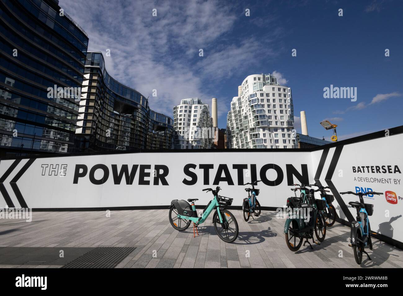 Electric Boulevard Wohnwohnungen im Battersea Power Station, Southwest London, England, Großbritannien Stockfoto