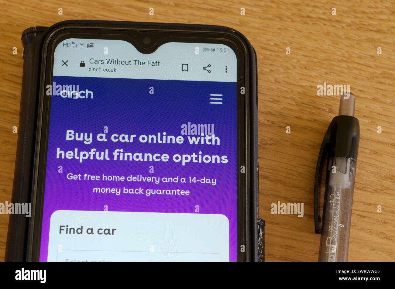 Cinch Online Car Dealer auf einem Smartphone, Großbritannien Stockfoto
