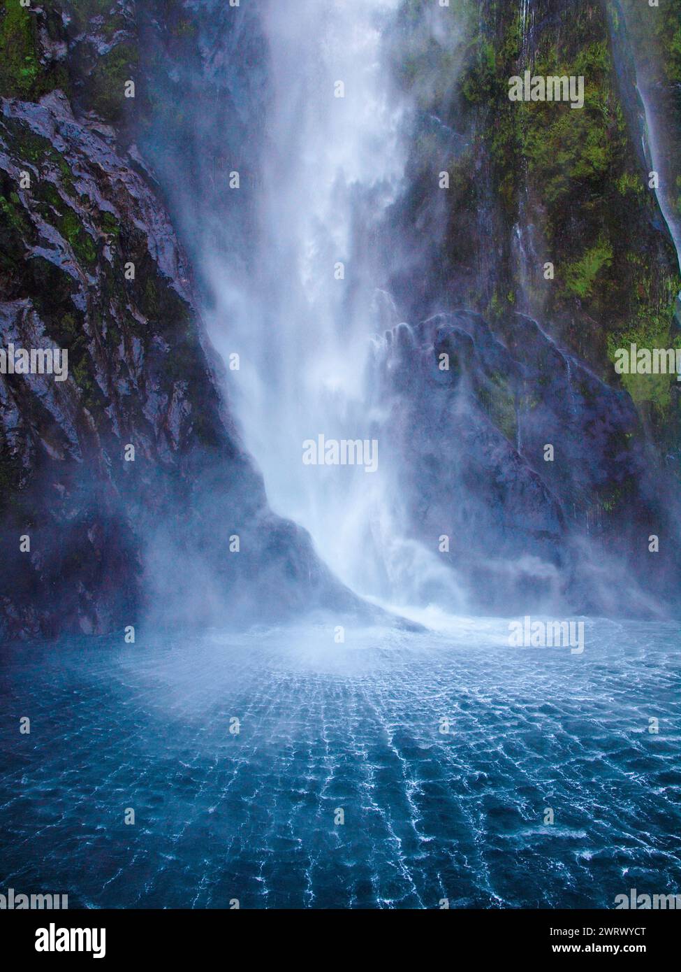 Wasserfall-Patern, Milford Sound - Neuseeland Stockfoto