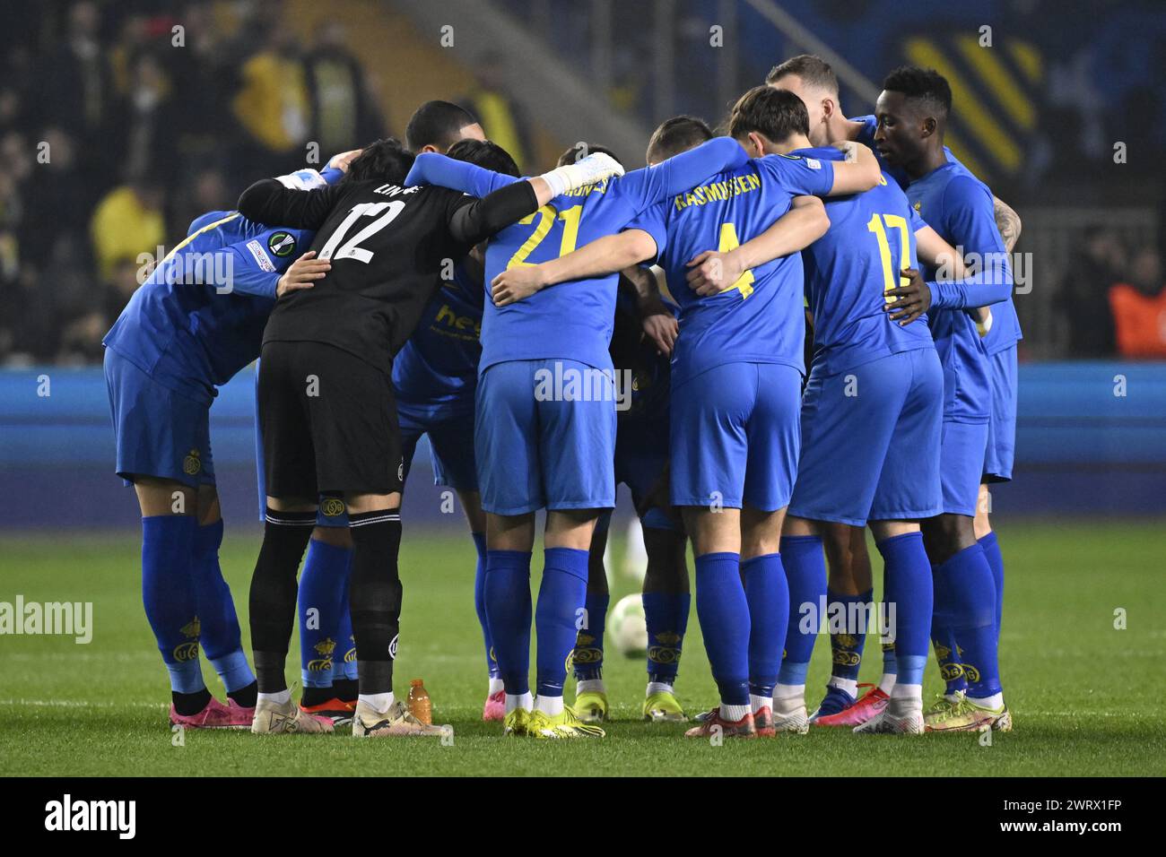 Istanbul, Türkei. März 2024. Die Spieler der Union wurden am Donnerstag, den 14. März 2024, in Istanbul, Türkei, zu Beginn eines Fußballspiels zwischen dem türkischen Verein Fenerbahce SK und dem belgischen Verein Royale Union Saint Gilloise, dem Rückspiel des Endspiels der UEFA Conference League 1/8 in Istanbul, dargestellt. BELGA FOTO LAURIE DIEFFEMBACQ Credit: Belga News Agency/Alamy Live News Stockfoto