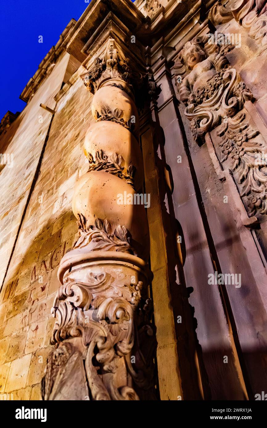 Kirchensäule in der Altstadt von Orihuela Stockfoto