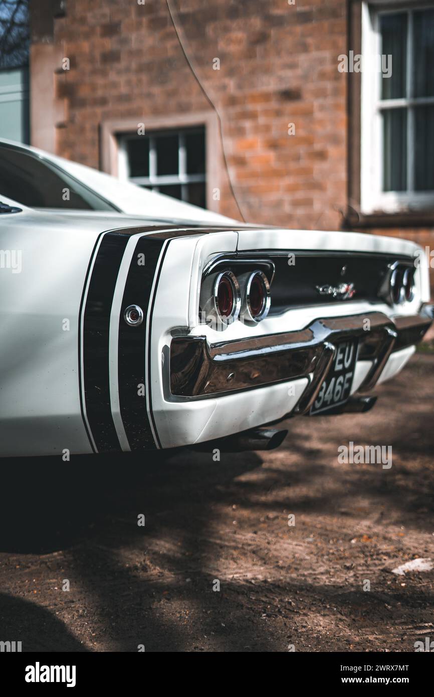 Antikes Auto, jede Fahrt ist eine Reise in die Gedächtnisspur. Das Leben ist zu kurz, um langweilige Autos zu fahren. Stockfoto