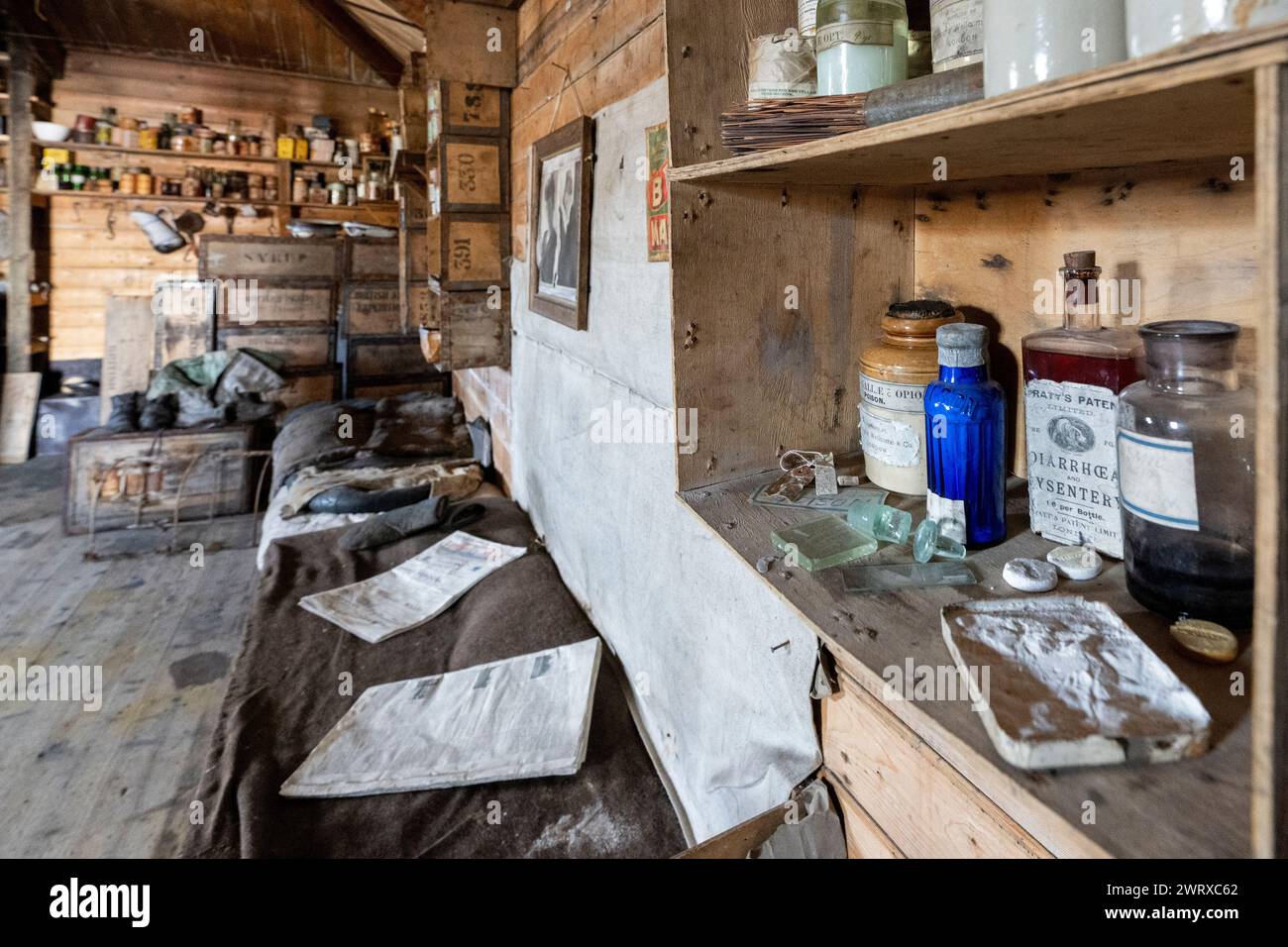 Antarktis, Rossmeer, Ross Island, Cape Royds. Shackleton’s Hut, die während der britischen Antarktis-Nimrod-Expedition (1907–1907) im Inneren des Landes genutzt wurde. Stockfoto