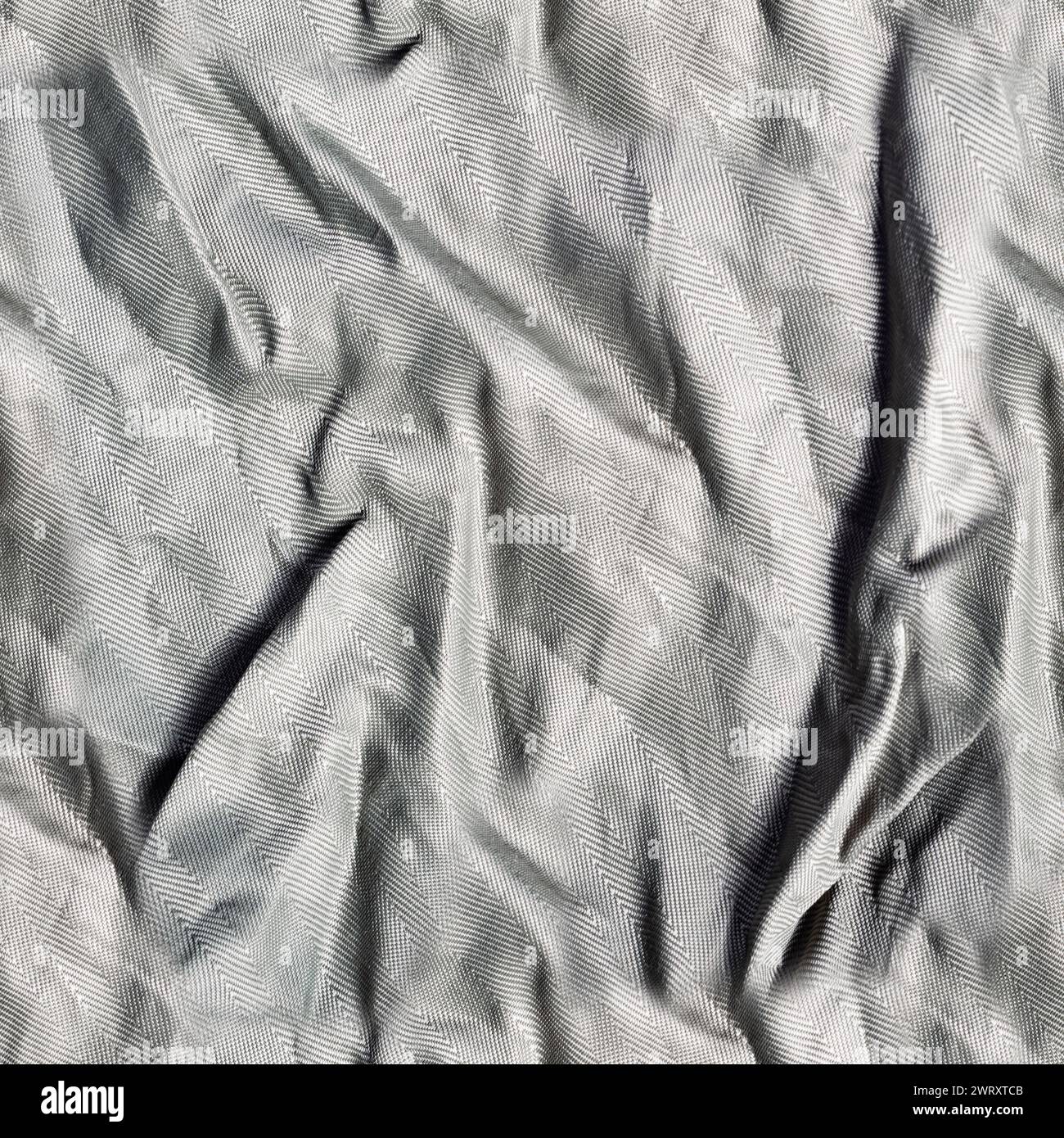 Nahtloses Strukturfoto aus grauem, zerknittertem, gestreiftem Satin-Vorhangmaterial. Stockfoto