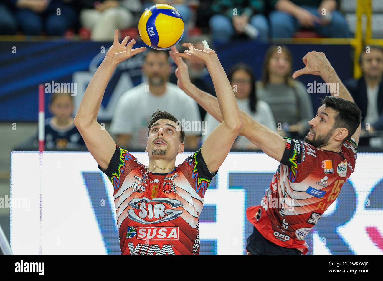 Simone Giannelli von Sir Susa VIM Perugia während des Spiels zwischen Rana Verona und SIR Susa VIM Perugia, das zweite Spiel der Viertelfinale Playoff-Serie o Stockfoto