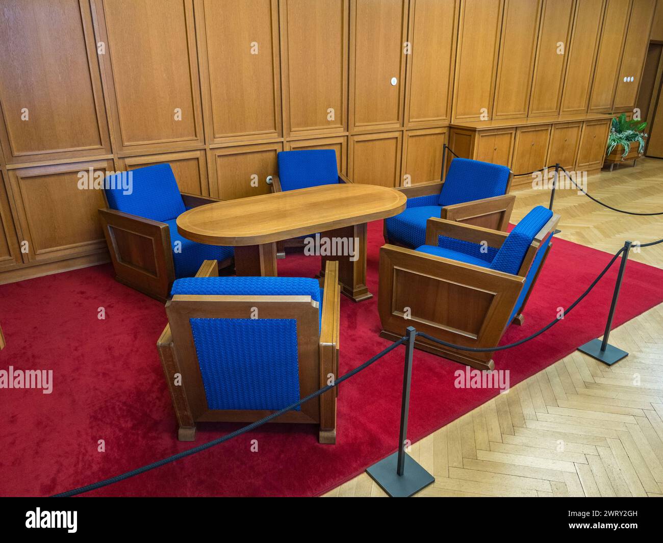 Treffpunkt im Büro von Erich Mielkes im Stasi-Museum, dem ehemaligen Sitz des Ministeriums für Staatssicherheit. Berlin, Deutschland. Stockfoto