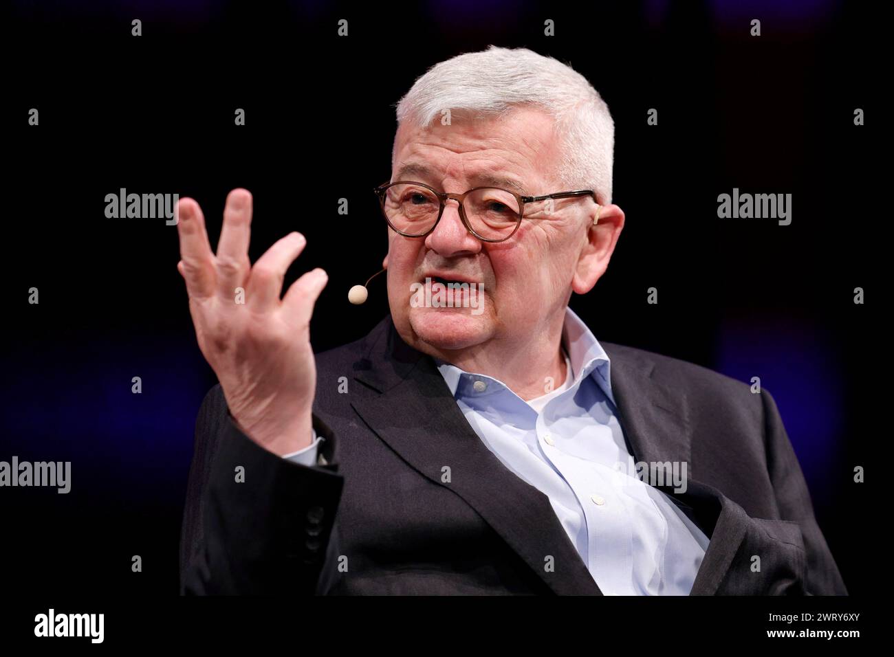 Politiker Joschka Fischer Grüne bei der Litcologne-Veranstaltung Joschka Fischer und Herfried Münkler über die Welt in Aufruhr und die Zukunft der geopolitischen Ordnung im WDR-Funkhaus. Köln, 14.03.2024 NRW Deutschland *** Politiker Joschka Fischer Greens bei der Litcologne Veranstaltung Joschka Fischer und Herfried Münkler über die Welt im Aufruhr und die Zukunft der geopolitischen Ordnung im WDR Funkhaus Köln, 14 03 2024 NRW Deutschland Copyright: XChristophxHardtx Stockfoto