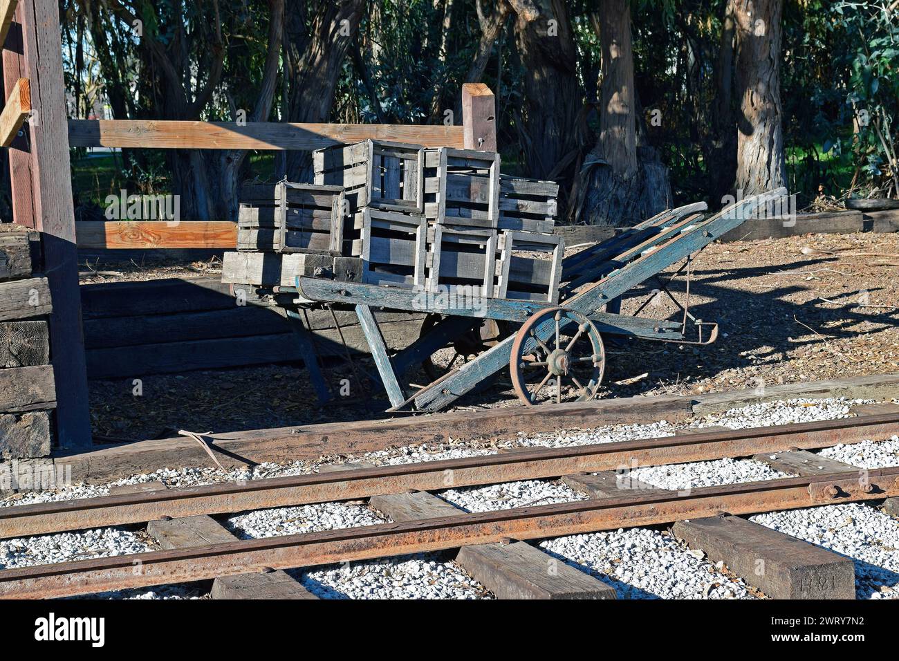 Wagen auf Eisenbahngleisen in der Ardenwood Historic Farm in Fremont, Kalifornien Stockfoto