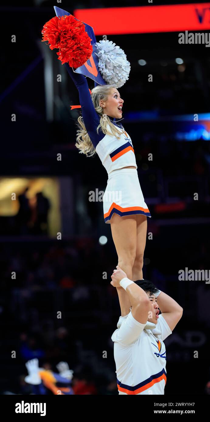 14. März 2024: UVA-Cheerleader treten in der Capital One Arena in Washington, DC Justin Cooper/CSM für die Zuschauer bei einem ACC Men's Basketball Tournament zwischen den Virginia Cavaliers und den Boston College Eagles auf Stockfoto