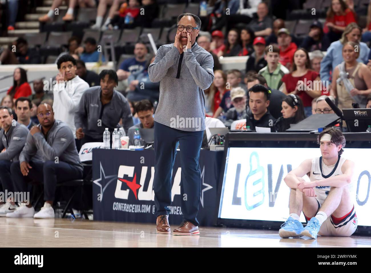 HUNTSVILLE, AL - MARCH 14: Liberty Flames head coach Ritchie McKay during the quarterfinal game of the 2024 Conference USA Men's Basketball Championship between the UTEP Miners and the Liberty Flames on March 14, 2024 at Propst Arena in Huntsville, Alabama. (Photo by Michael Wade/Icon Sportswire) (Icon Sportswire via AP Images) Stockfoto