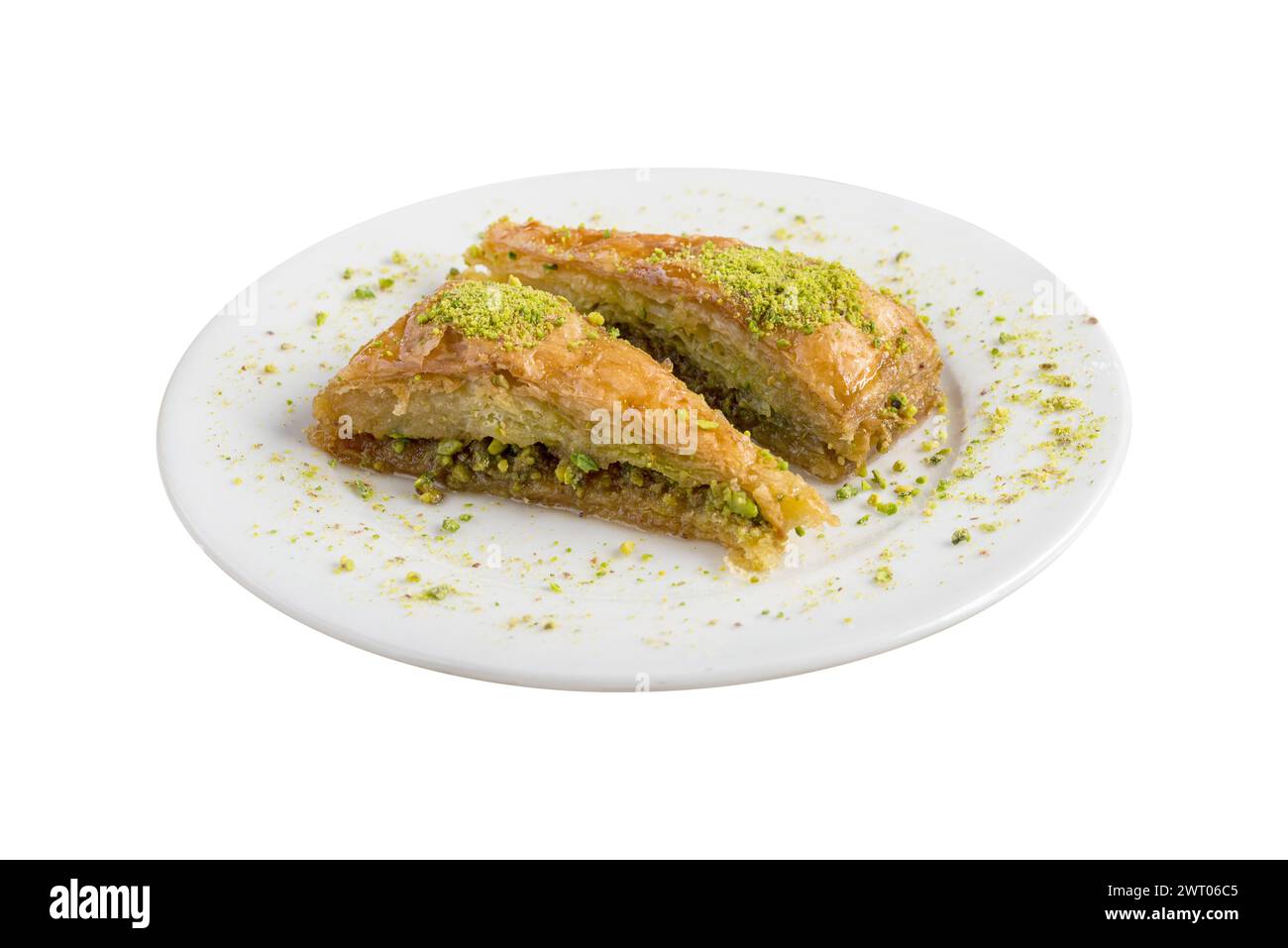 Türkischer Kaffee und traditionelles türkisches Dessert Baklava auf Teller auf weißem Hintergrund Stockfoto