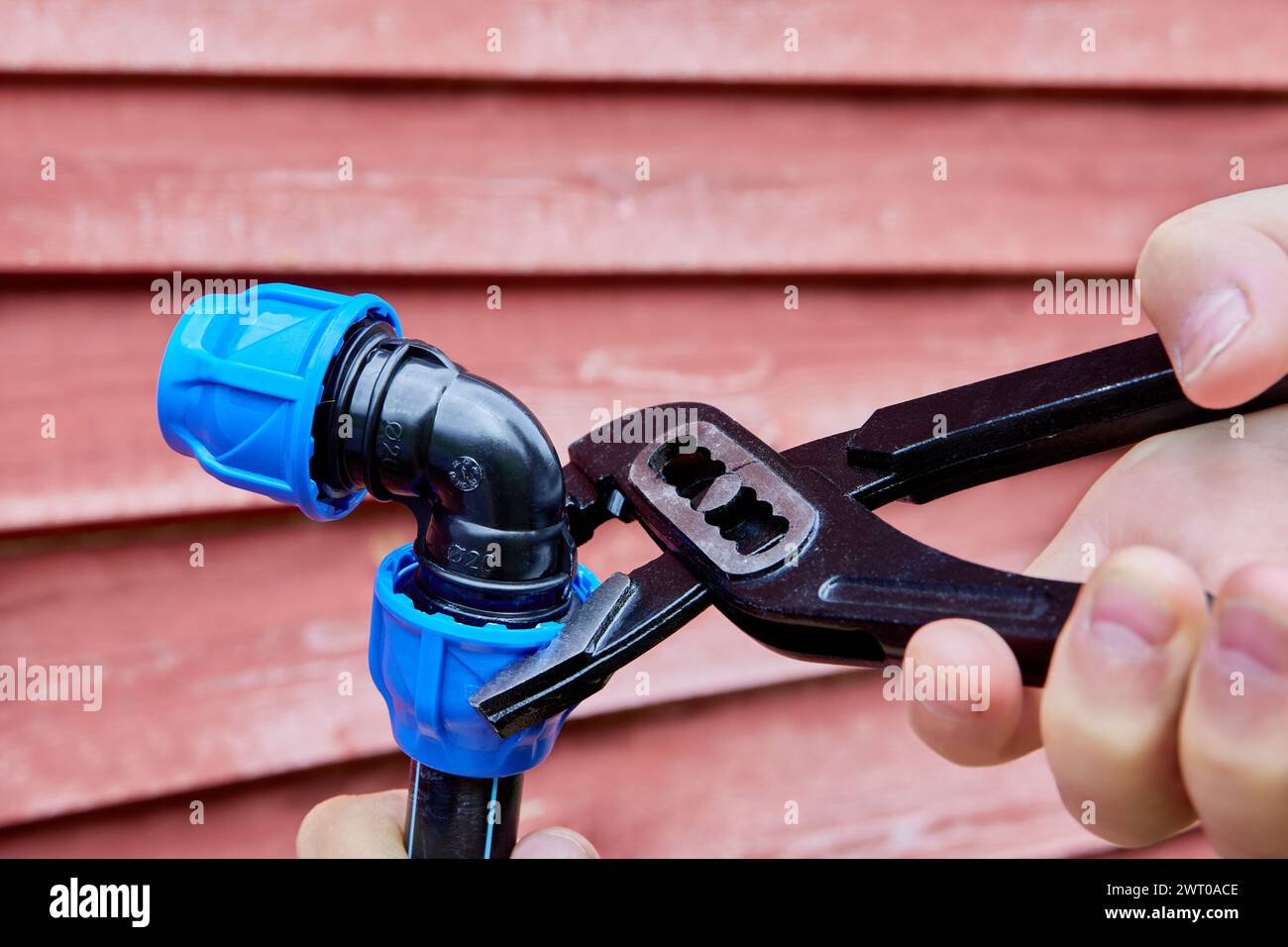 Kniestück mit Druckklemmung für externe Wasserversorgung Stockfoto