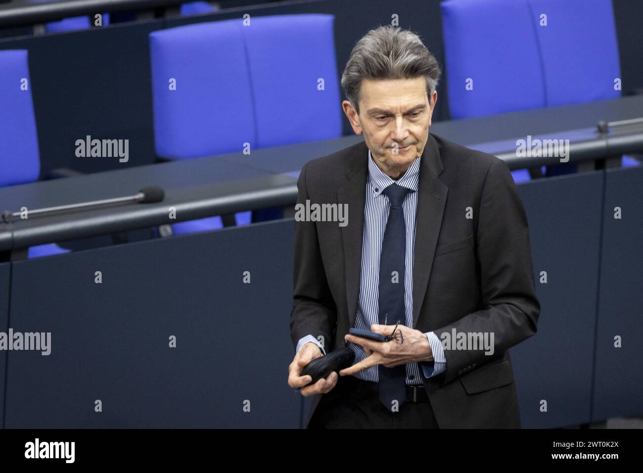 Rolf Muetzenich, SPD Fraktionsvorsitzender, aufgenommen im Deutschen Bundestag in Berlin, 15.03.2024. Berlin Deutschland *** Rolf Muetzenich, Fraktionsvorsitzender der SPD, aufgezeichnet im Deutschen Bundestag in Berlin, 15 03 2024 Berlin Deutschland Copyright: xKiraxHofmannxphotothek.dex Stockfoto