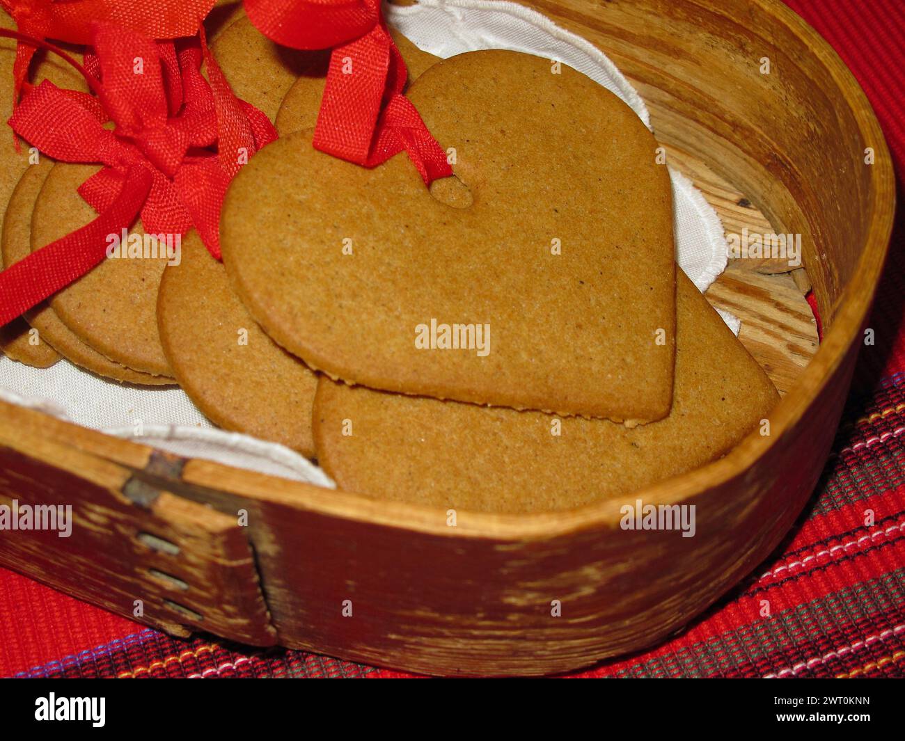 Lebkuchen, die eine schwedische Tradition zu essen und mit auf Lucia und Weihnachten zu schmücken ist. Stockfoto