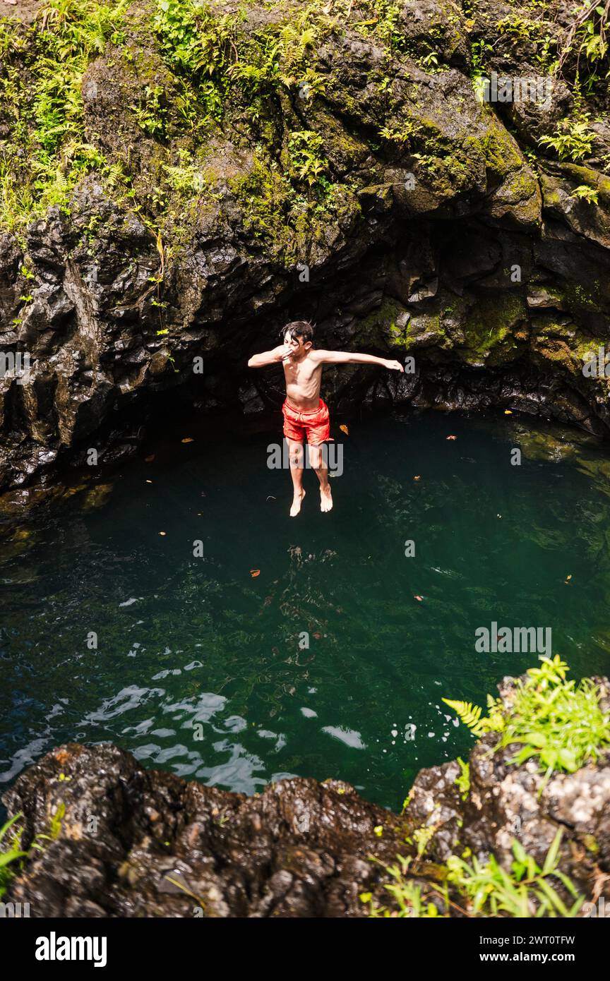 Klippensprung auf der Straße nach Hana, Maui Stockfoto