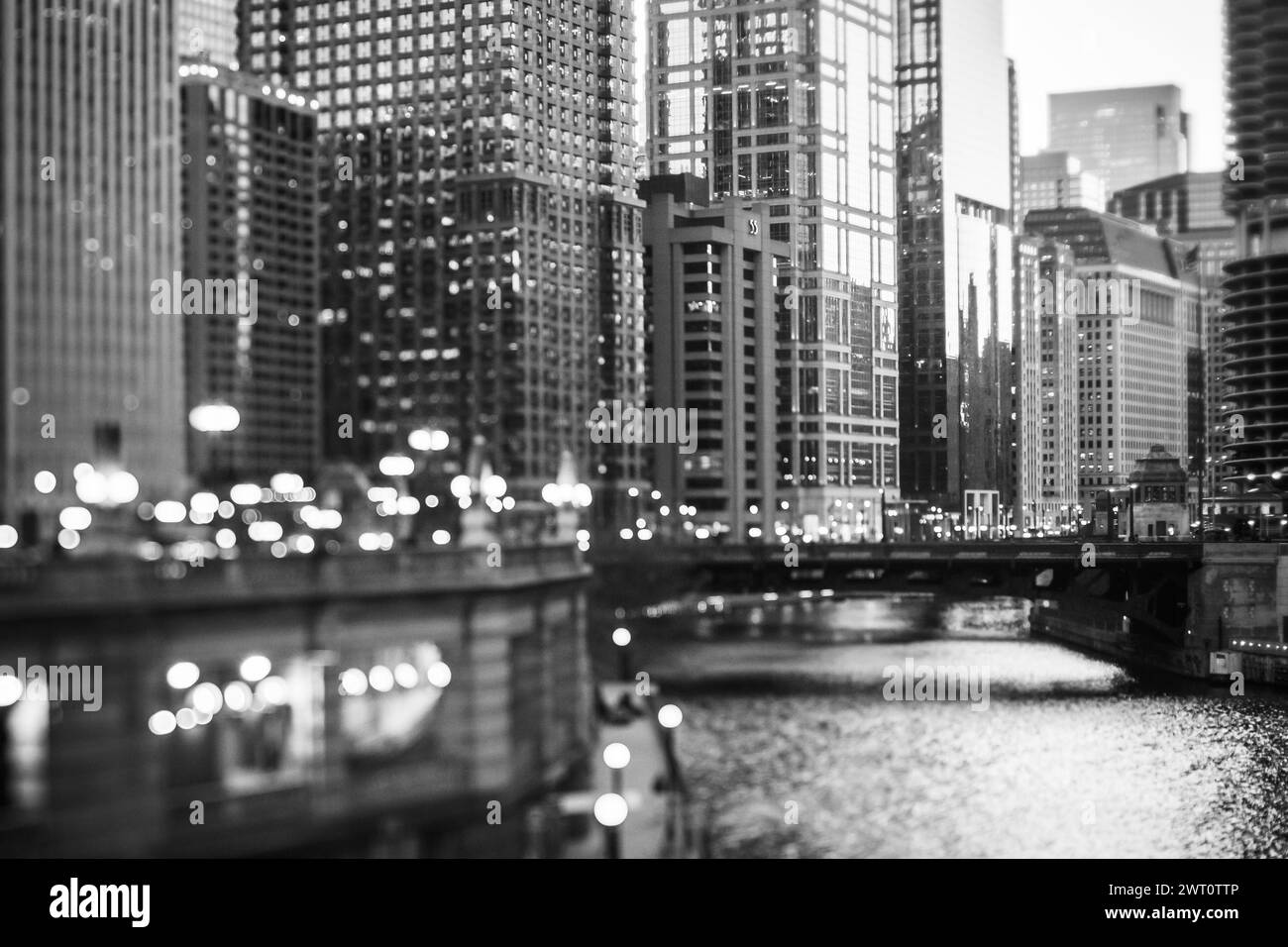 Downtown Chicago, von der Brücke über den Chicago River aus gesehen Stockfoto