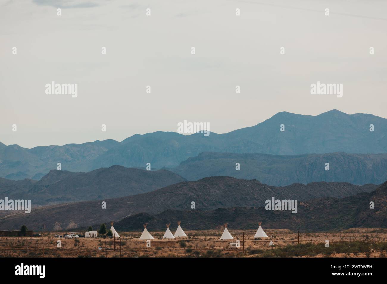 Tipis in der Ferne, gesehen von Terlingua Texas Stockfoto