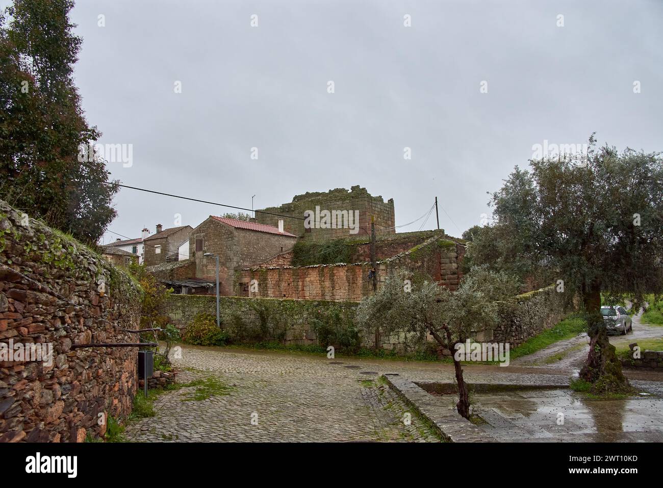 Der Templerturm in Idalha-a-Velha in Portugal wurde im 13. Jahrhundert erbaut, der letzte Überrest der Templerzeit des Dorfes. Stockfoto