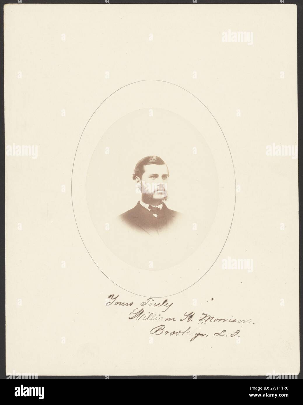 William H. Morrison. George Kendall Warren, Fotograf (Amerikaner, 1834–1884) 1865 Porträt eines Mannes mit langen Koteletten und Schnurrbart. Er ist nach rechts gerichtet. (Recto, Mount) untere Mitte, schwarze Tinte: 'Yours wahrhaftig/William H. Morrison./Brooklyn. L.I." Stockfoto