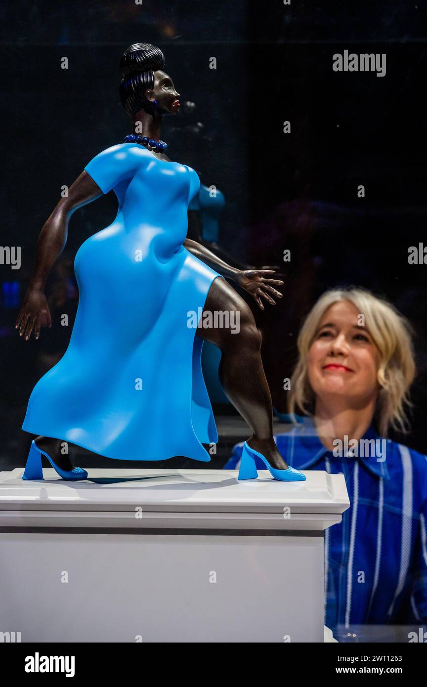 London, Großbritannien. März 2024. Lady in Blue von Tschabalala Self, die 2026 mit Justine Simons OBE, stellvertretender Bürgermeister für Kultur und Kreativindustrie - Vierter Sockel Ankündigung der nächsten Installationen in der National Gallery, London, aufgehen wird. In Zusammenarbeit mit dem Bürgermeister von London wurden die beiden Siegervorschläge für die nächsten Kommissionen bekannt gegeben. Die fertigen Arbeiten werden 2026 bzw. 2028 am Trafalgar Square enthüllt. Guy Bell/Alamy Live News Stockfoto