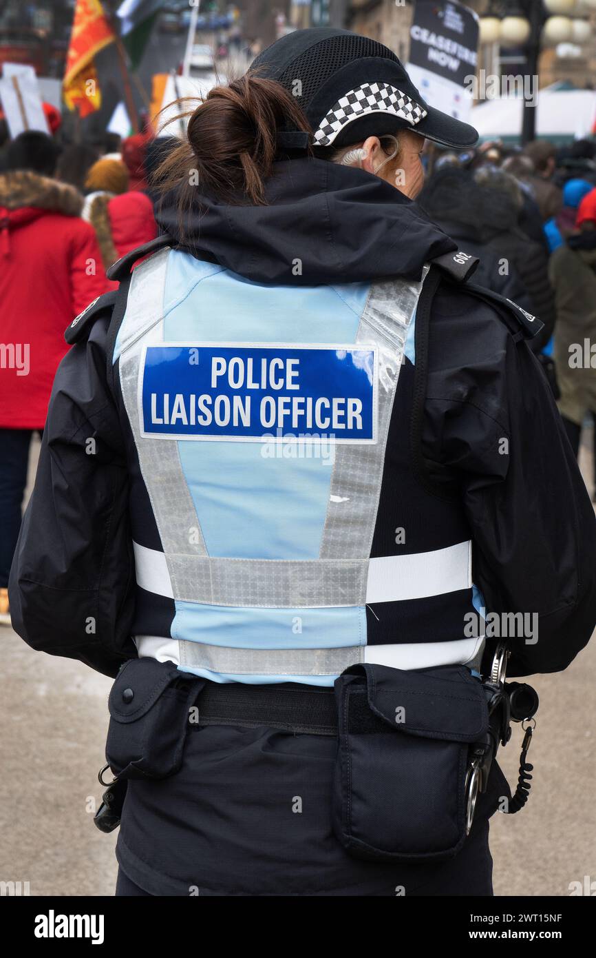 Polizeibeamter, Polizei Schottland, auf Patrouille bei einer politischen Demonstration in Glasgow, Schottland, Großbritannien Stockfoto