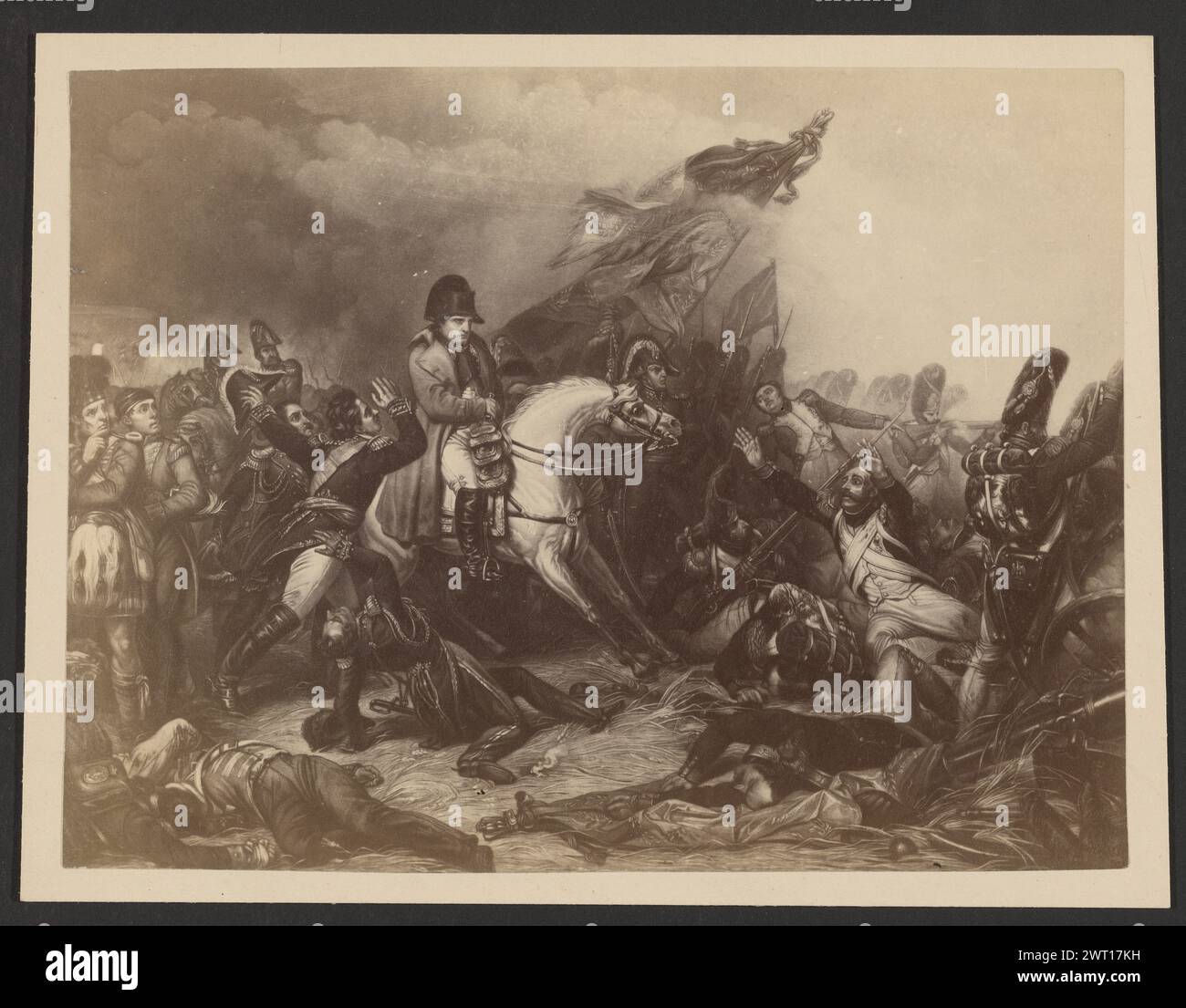 Charles de Steubens „Napoleon in der Schlacht von Waterloo“. Unbekannt, Fotograf etwa 1870–1890 Gemälde, das Napoleon zu Pferd inmitten einer Schlacht darstellt. Er ist von Soldaten umgeben, von denen einige auf den Boden gefallen sind. Neben dem Pferd wird ein Fahnenmast mit zerrissenen Fahnen gehoben. (Verso, Halterung) Mitte, Bleistift: 'Waterloo'; Stockfoto