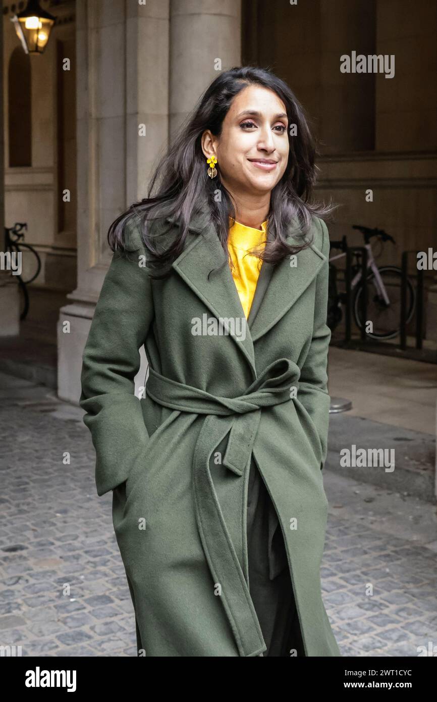 Claire Coutinho, Abgeordnete, Staatssekretärin für Energiesicherheit und Net Zero, Politikerin der britischen Konservativen Partei, Downing Street, London, Großbritannien Stockfoto