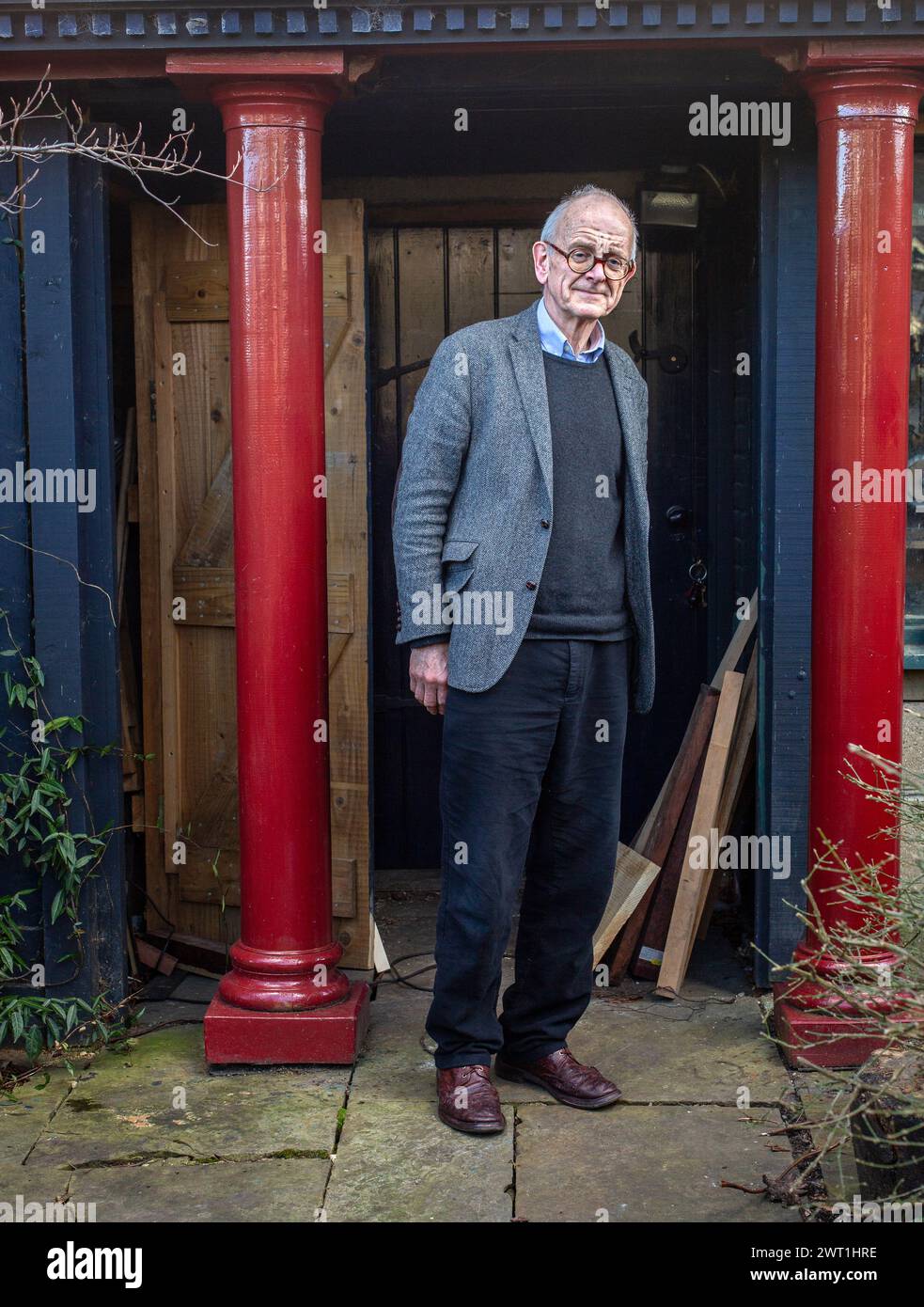 Henry Marsh , führender britischer Neurochirurg und Autor des Buches Do No Harm in seinem Privathaus in London 3.03.2015 Stockfoto