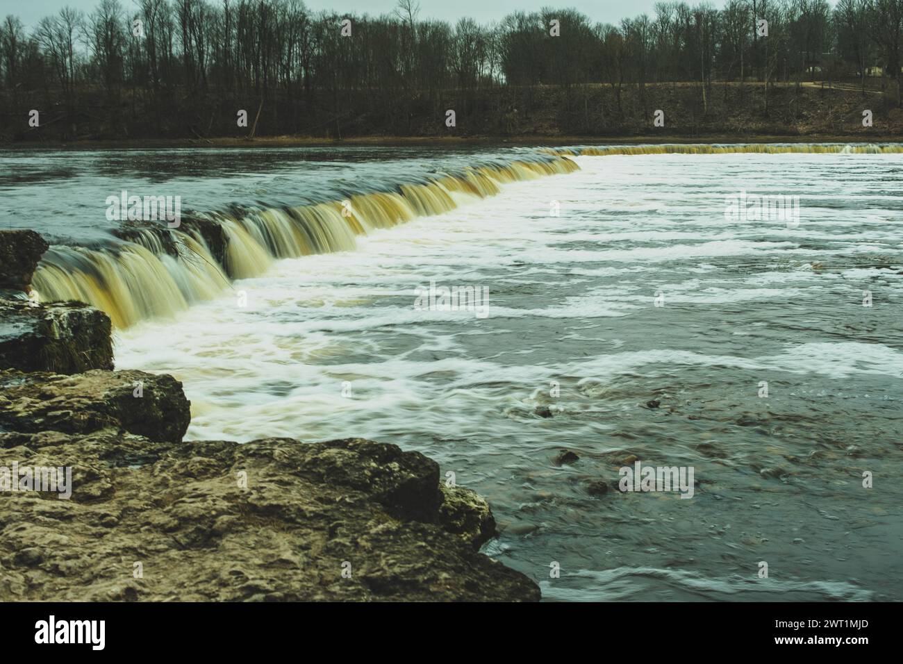 Im Ventas Rumba tauchen Sie ein in die Schönheit von Lettlands größtem Wasserfall, ein faszinierender Anblick. Stockfoto