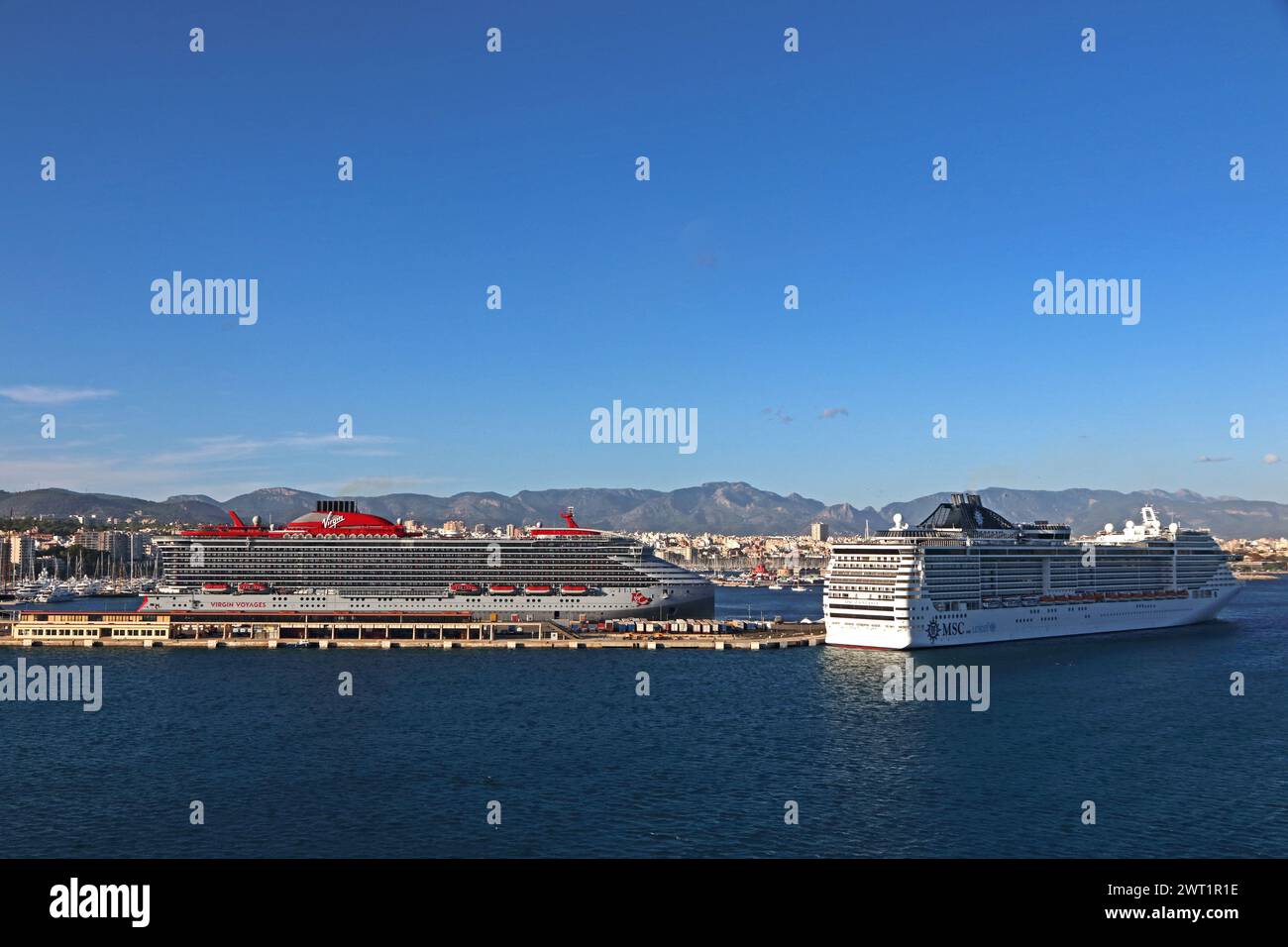 Kreuzfahrtschiffe im Hafen, Palma Stockfoto