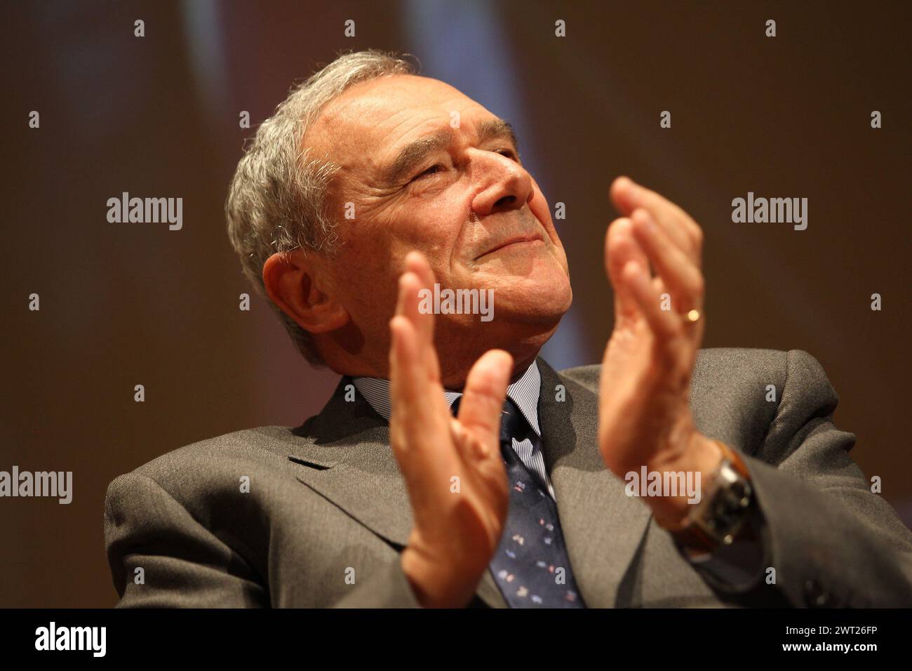 Der Präsident des italienischen Senats Pietro Grasso während eines Lectio Magistralis im Theater Cimarosa Stockfoto