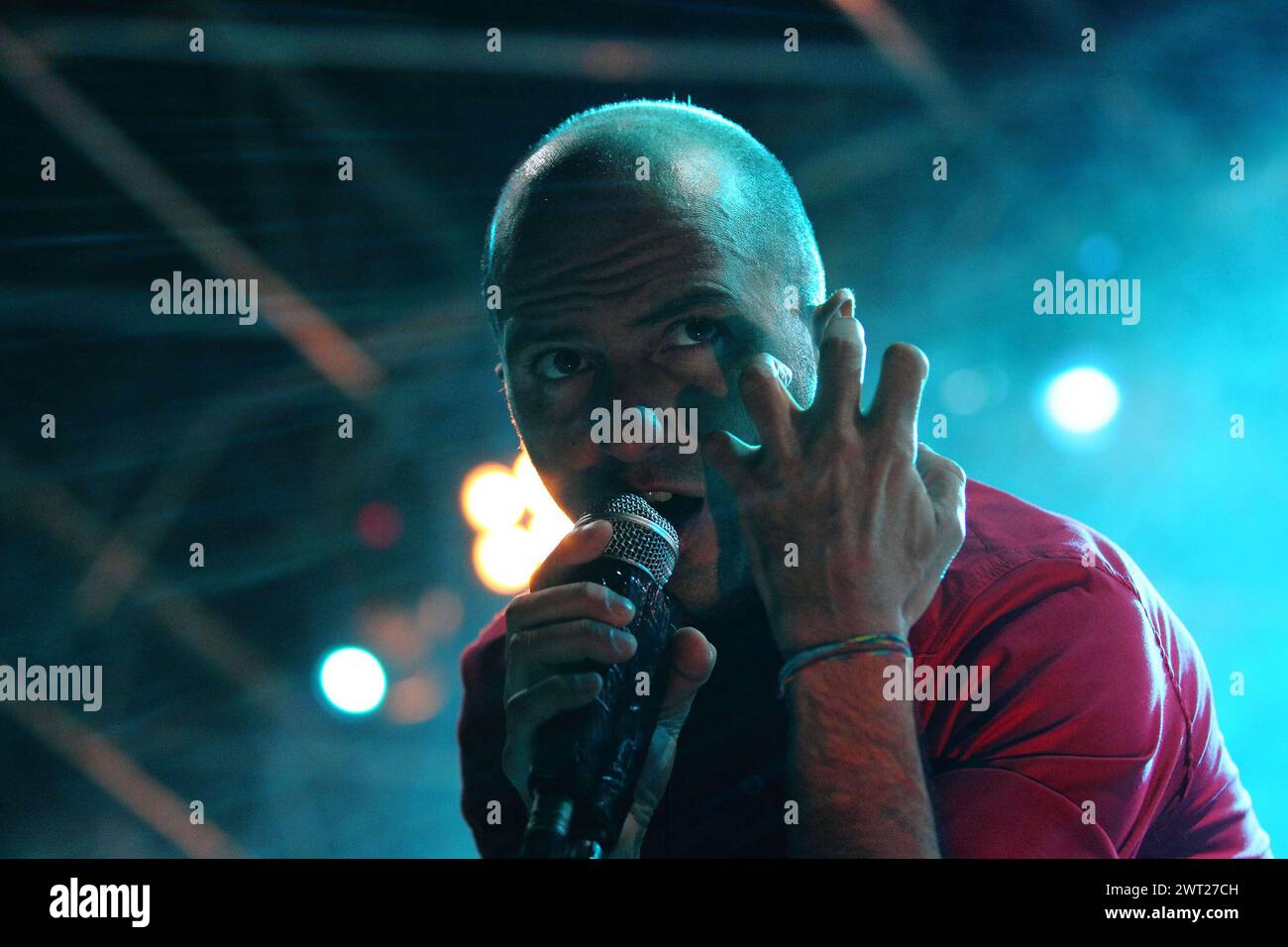 Samuel, Leiter und Sänger der Popgruppe Subsonica während eines Konzerts in Bagnoli Arenile Stockfoto