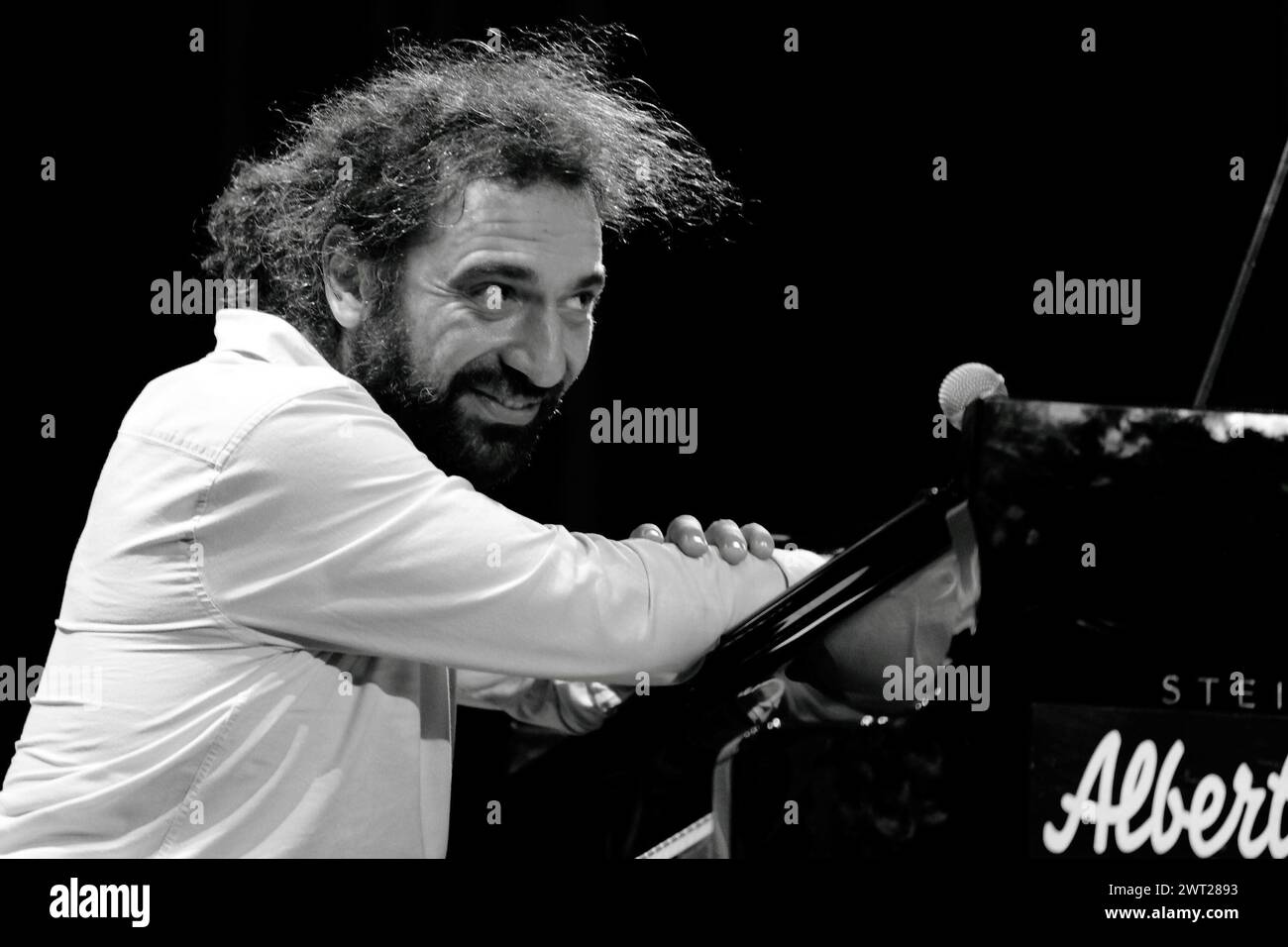 Der Jazzpianist Stefano Bollani, während eines Konzerts beim Pomigliano Jazz Festival Stockfoto