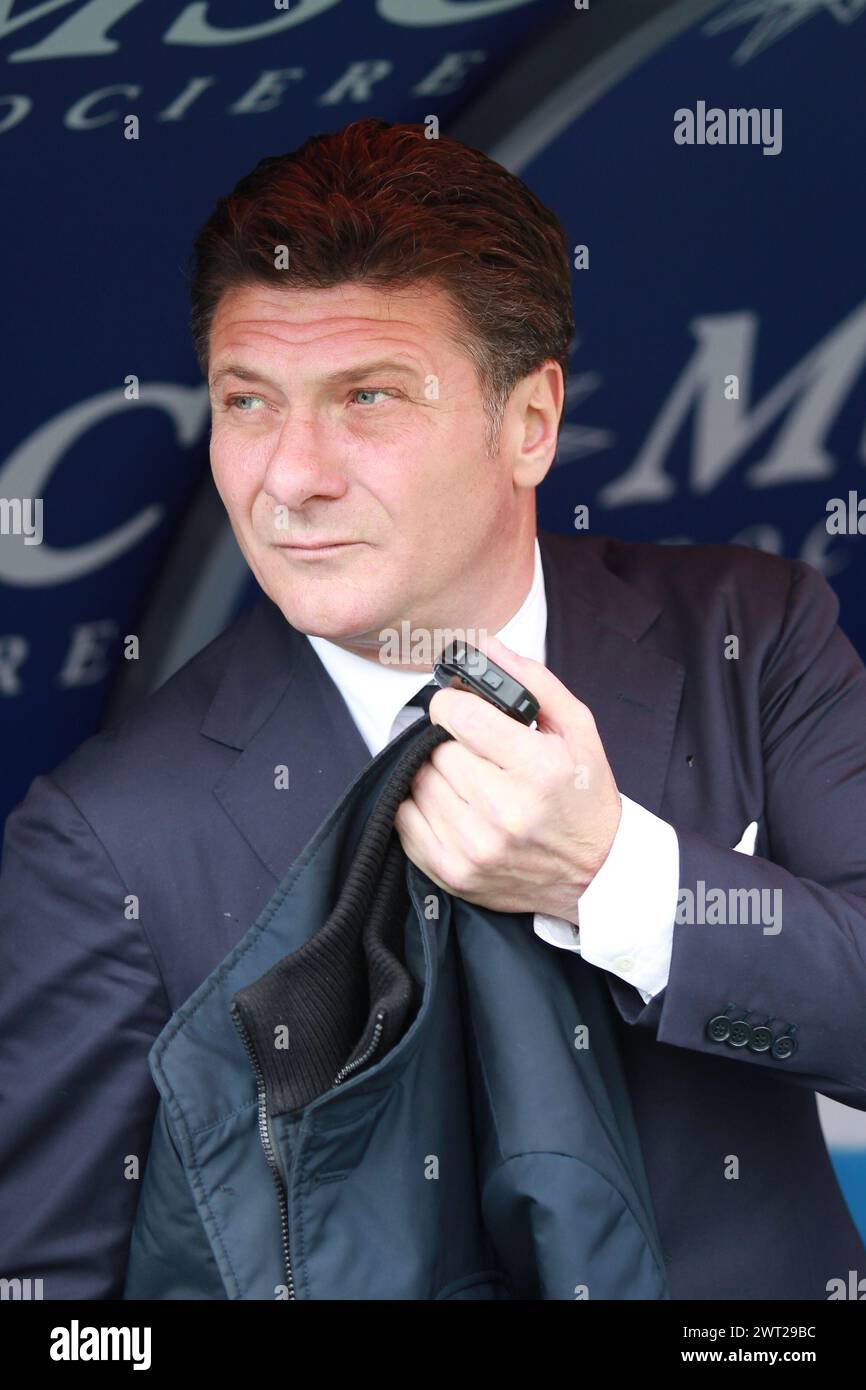 Trainer Walter Mazzarri während eines Fußballspiels im Stadion San Paolo zwischen Napoli und Cagliari Stockfoto