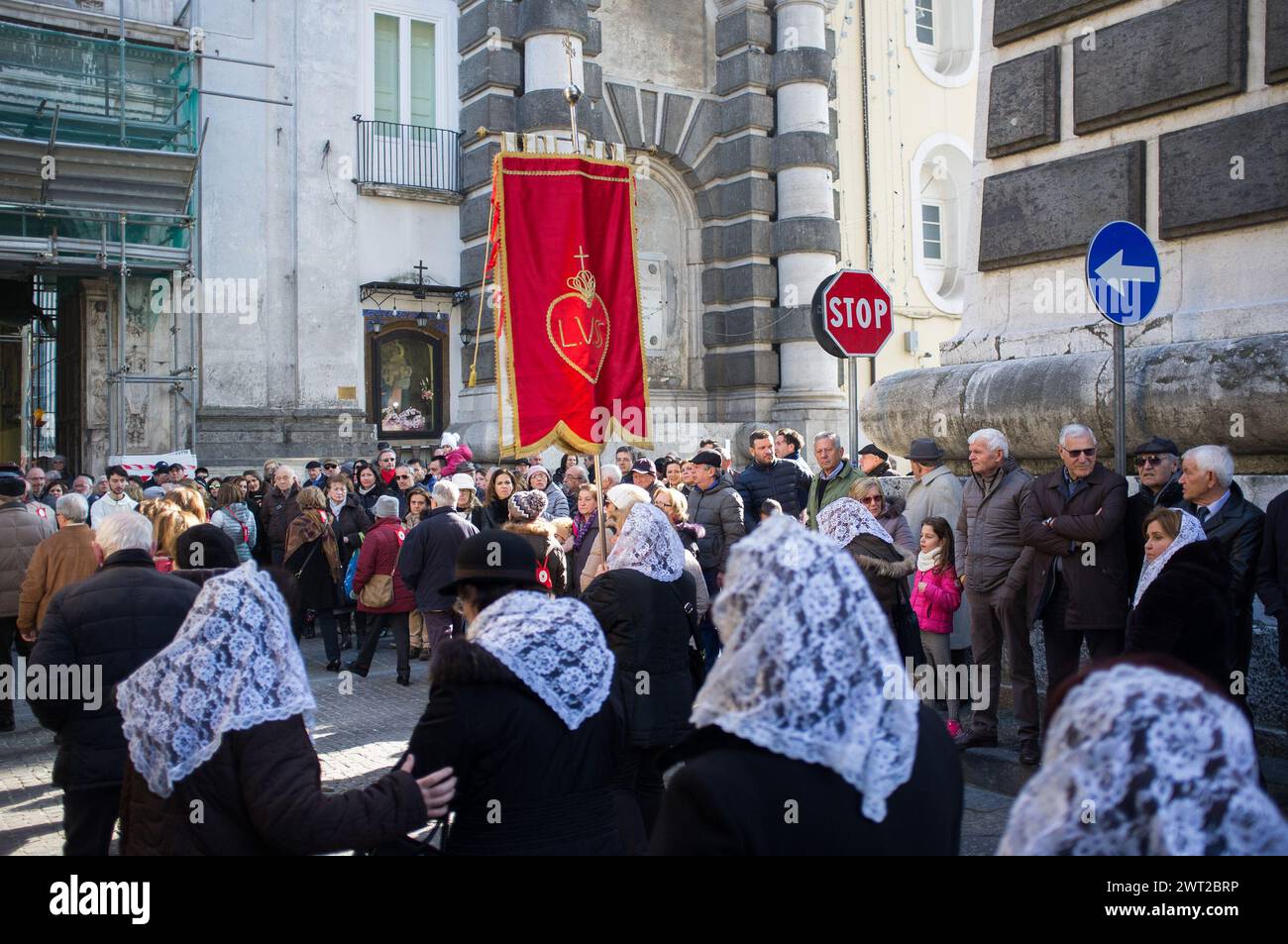 Frauen mit Schleiern, während der Prozession des schutzheiligen von Aversa, St. Paul Stockfoto