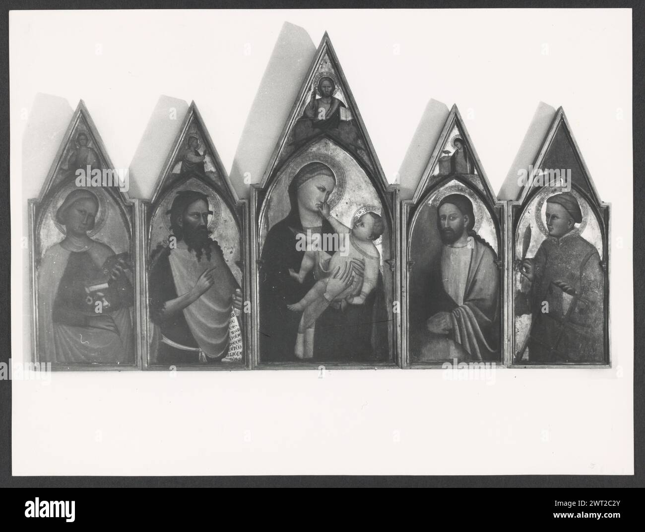 Umbria Perugia Perugia Galleria Nazionale dell'Umbria4. Hutzel, Max 1960-1990 Ansichten von umbrischer Malerei und Skulptur. Der in Deutschland geborene Fotograf und Gelehrte Max Hutzel (1911–1988) fotografierte in Italien von den frühen 1960er Jahren bis zu seinem Tod. Das Ergebnis dieses Projektes, von Hutzel als Foto Arte Minore bezeichnet, ist eine gründliche Dokumentation der kunsthistorischen Entwicklung in Italien bis zum 18. Jahrhundert, darunter Objekte der Etrusker und Römer sowie frühmittelalterliche, romanische, gotische, Renaissance- und Barockdenkmäler. Die Bilder werden nach geografischer Region in Italien und dann nach Provinz geordnet Stockfoto