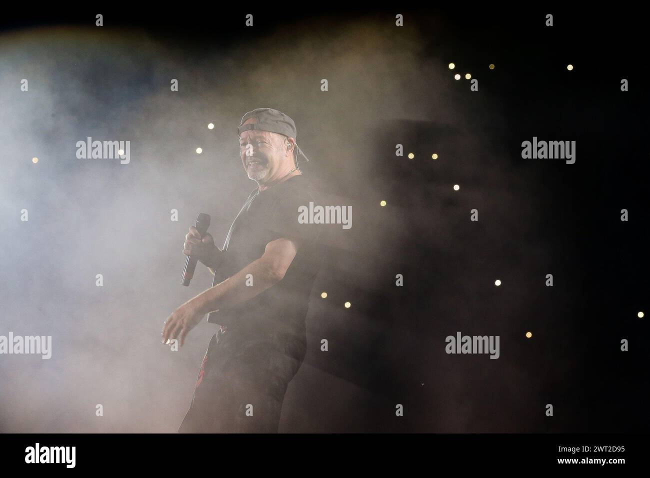 Italienischer Rocksänger Vasco Rossi während eines Konzerts in Neapel im San Paolo Stadion Stockfoto