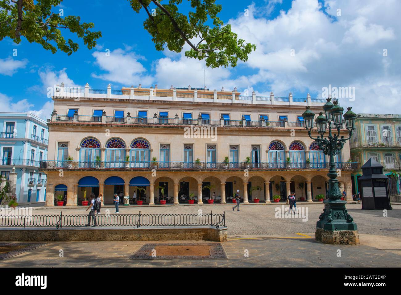 Hotel Santa Isabel an der Calle Barillo Street an der Plaza de Armas in Old Havana (La Habana Vieja), Kuba. Das alte Havanna gehört zum Weltkulturerbe. Stockfoto