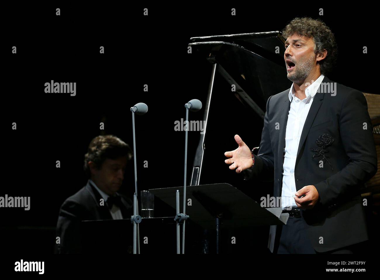 Opernsänger und Tenor Jonas Kaufmann trat im San Carlo Theater in Neapel auf Stockfoto