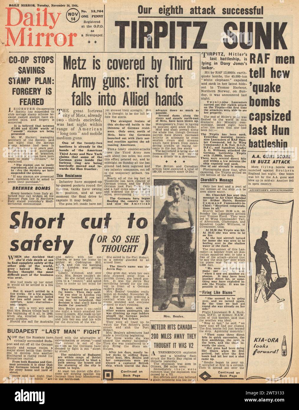 1944 Daily Mail-Titelseite berichtet, dass die RAF den Tirpitz versenkt und um Metz kämpft Stockfoto